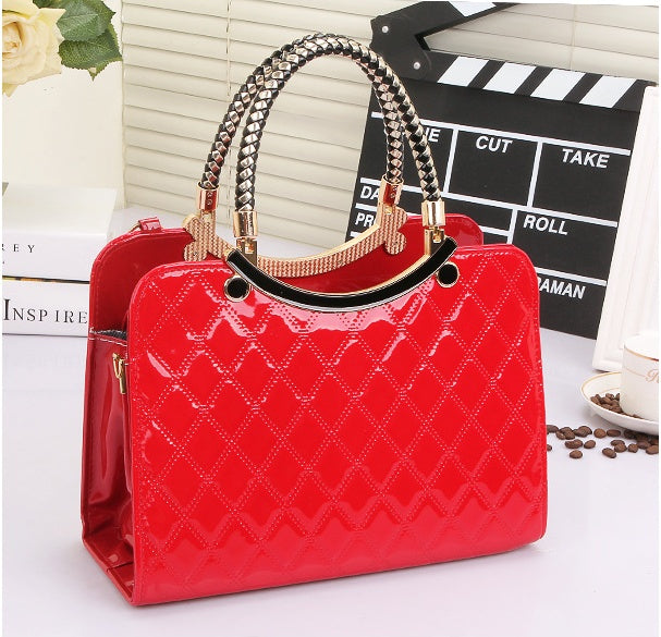 Elegant Diamond Patterned Women's Handbag