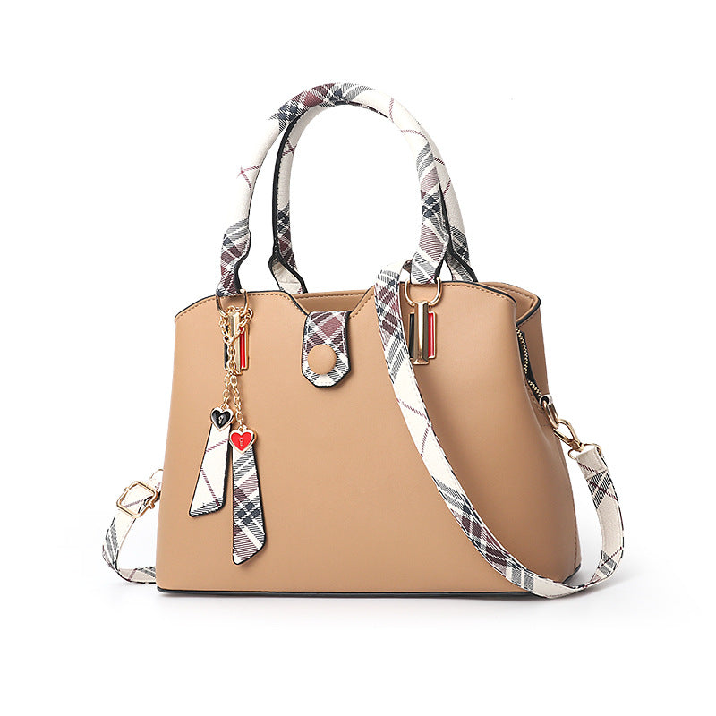 Elagant Ladies handbag with plaid straps