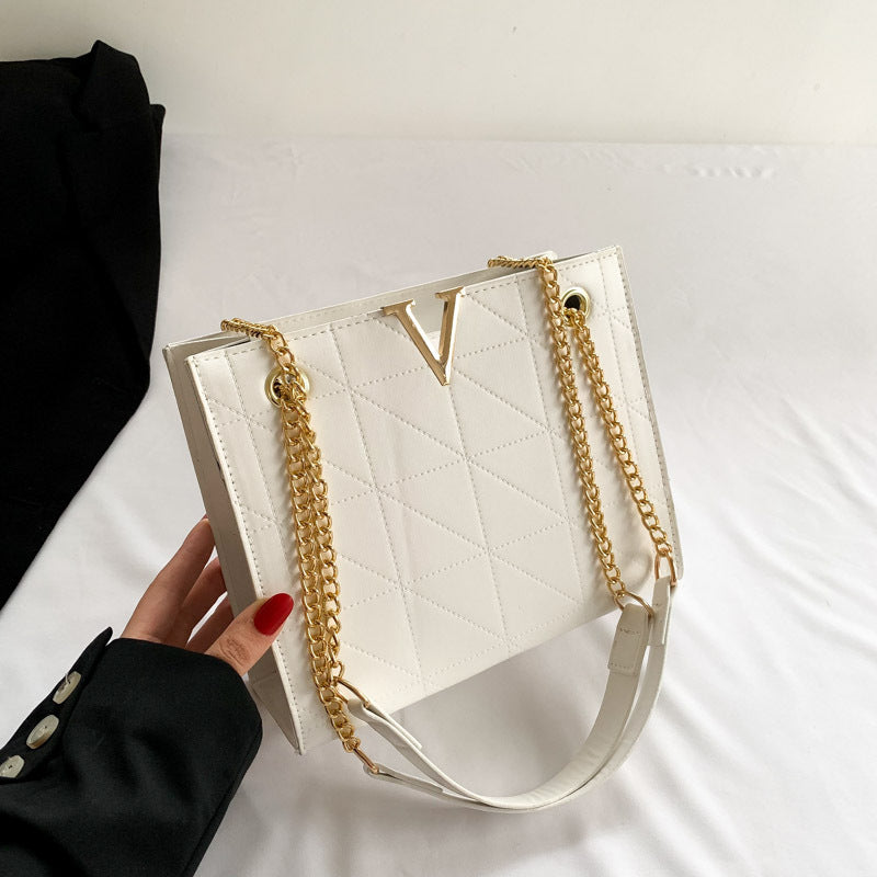 Sophisticated Retro Style Shoulder Bag With Golden Chain