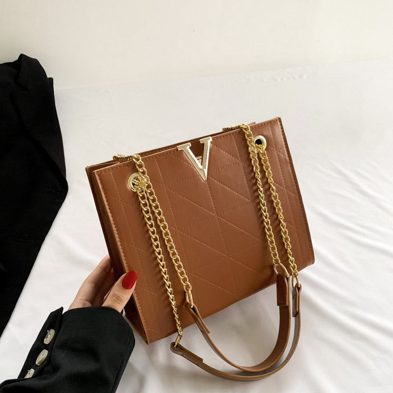 Sophisticated Retro Style Shoulder Bag With Golden Chain