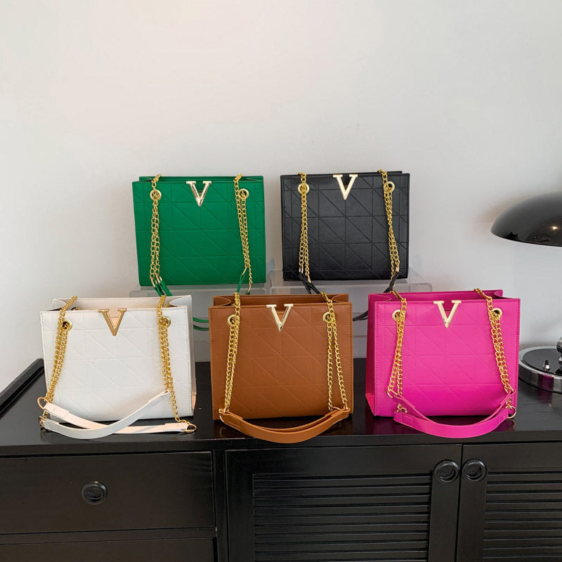 Sophisticated Retro Style Shoulder Bag With Golden Chain